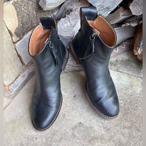 Franco Sarto A-Lori black high quality leather ankle booties w/side zip Sz-7. I
